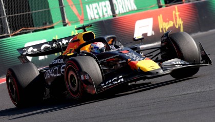 世界杯2026-阿斯顿马丁碾压雷诺车队，诺里斯点燃赛场