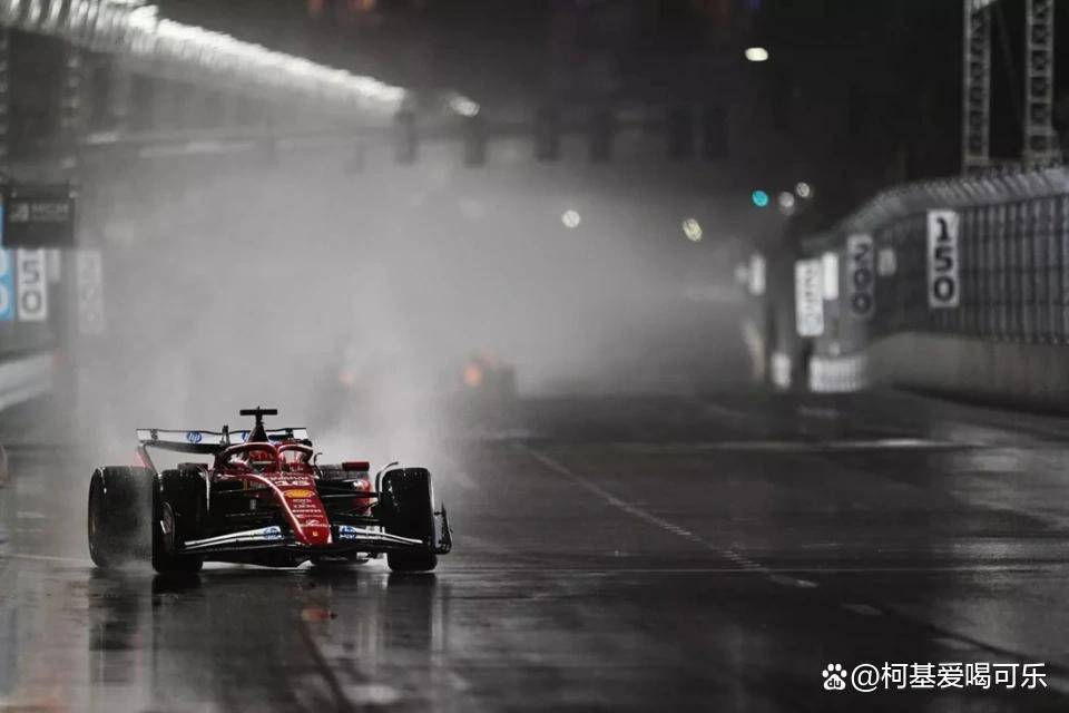 索伯车队鏖战威廉姆斯,诺里斯点燃赛场 索伯车队鏖战威廉姆斯,诺里斯点燃赛场